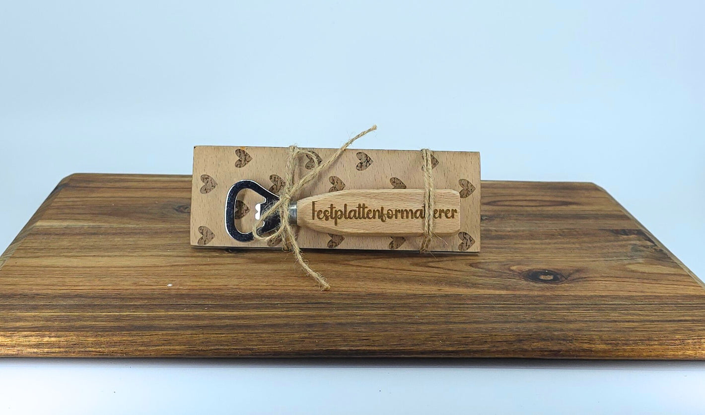 Personalisierter Flaschenöffner aus Buche mit Metalleinsatz – Gravur nach Wunsch