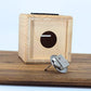 Personalisierte Spardose aus Holz mit Metallschloss